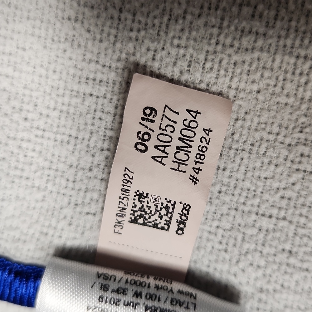 Boys Adidas Hoodie (M) - Picture 5 of 6